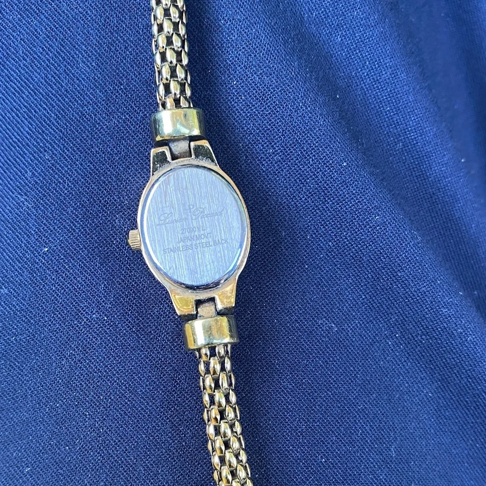 Luxurious Gold Women's Quartz Watch